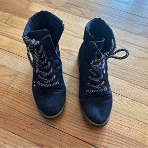 Used Tommy Hilfiger Boots (hole in sole)